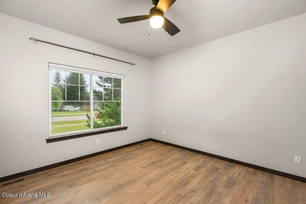 5989 W Fredrick Loop Spirit Lake ID 83869