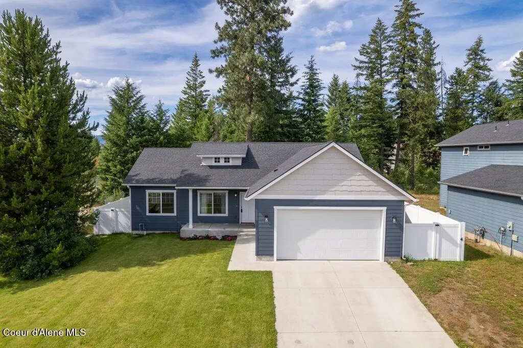 5989 W Fredrick Loop Spirit Lake ID 83869