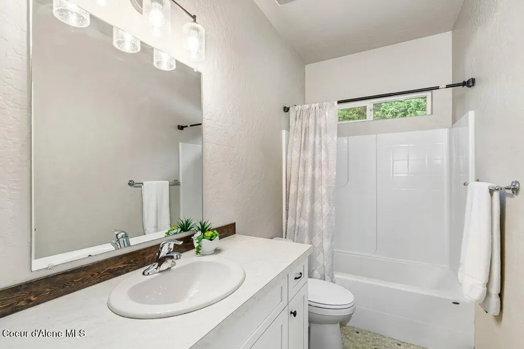 5989 W Fredrick Loop Spirit Lake ID 83869