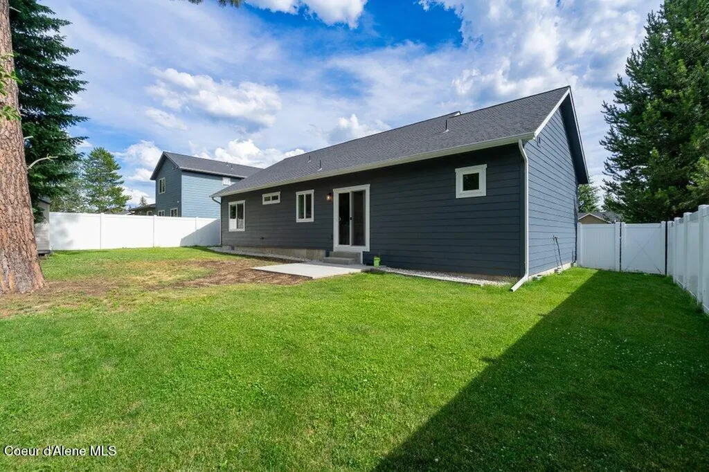 5989 W Fredrick Loop Spirit Lake ID 83869