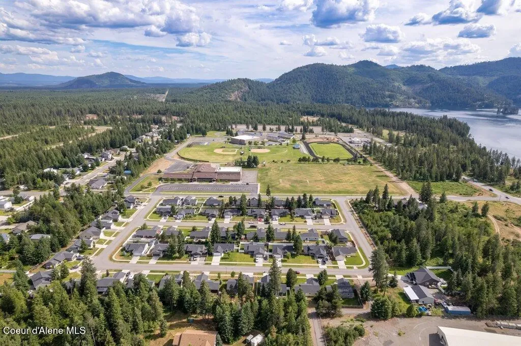 5989 W Fredrick Loop Spirit Lake ID 83869