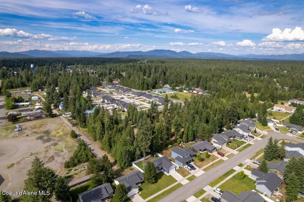 5989 W Fredrick Loop Spirit Lake ID 83869
