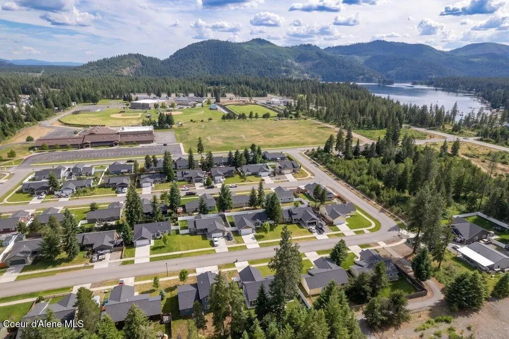 5989 W Fredrick Loop Spirit Lake ID 83869