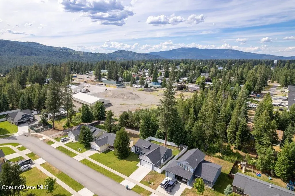 5989 W Fredrick Loop Spirit Lake ID 83869