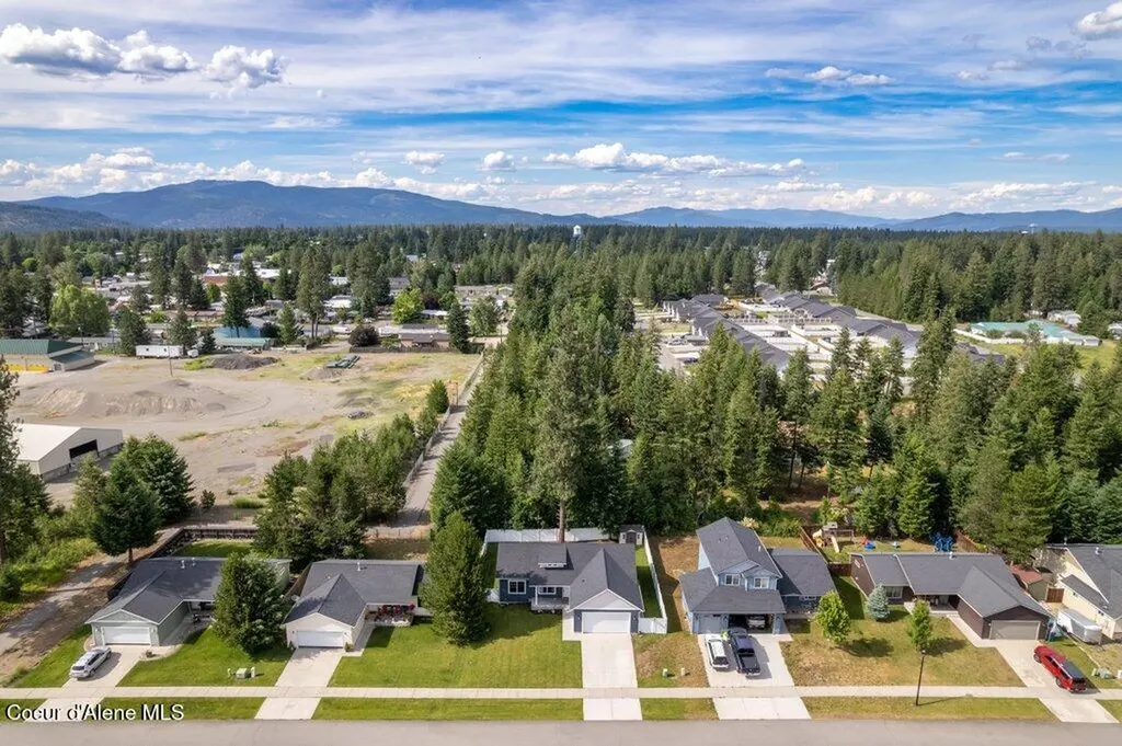 5989 W Fredrick Loop Spirit Lake ID 83869