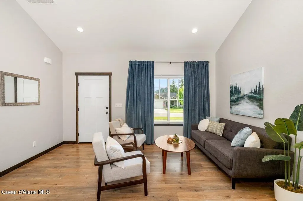 5989 W Fredrick Loop Spirit Lake ID 83869