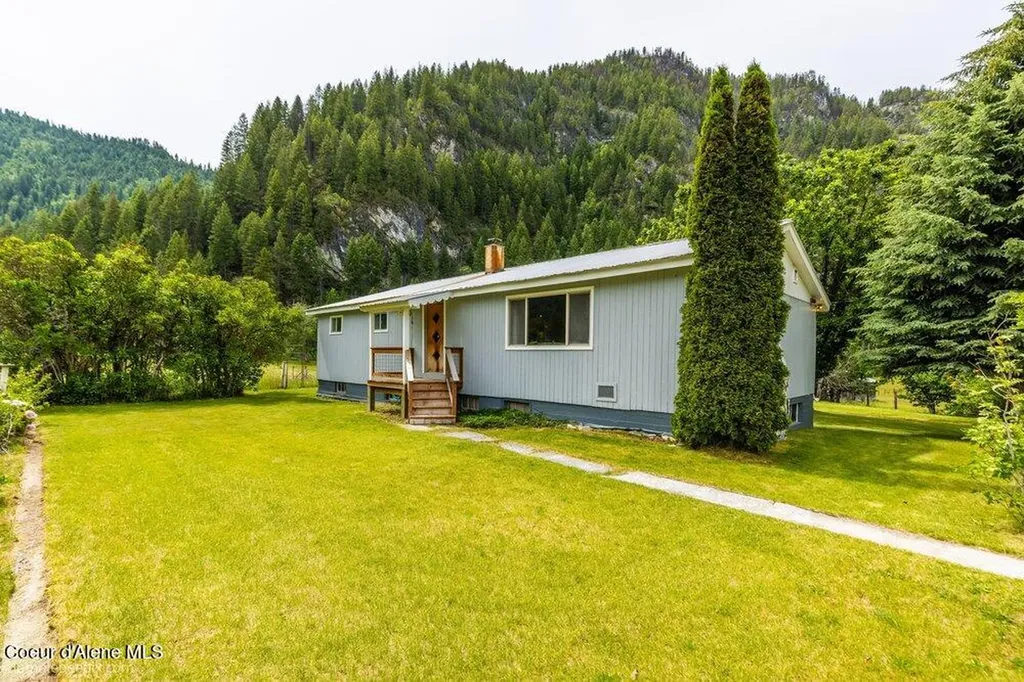 4345 Wilcox Road Northport WA 99157