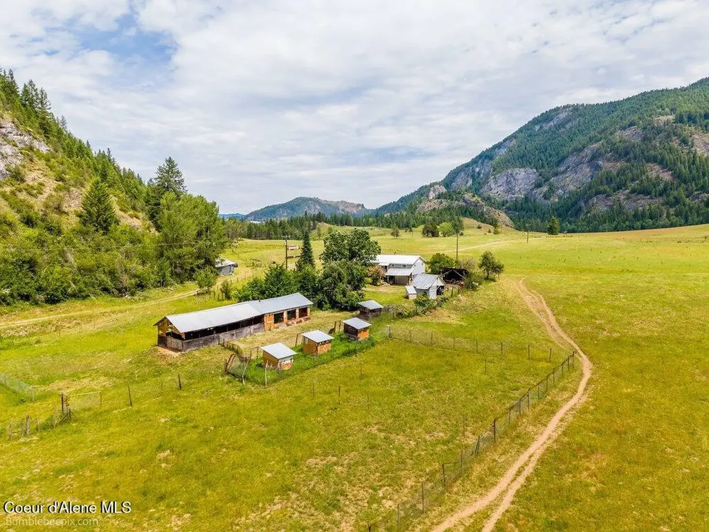 4345 Wilcox Road Northport WA 99157