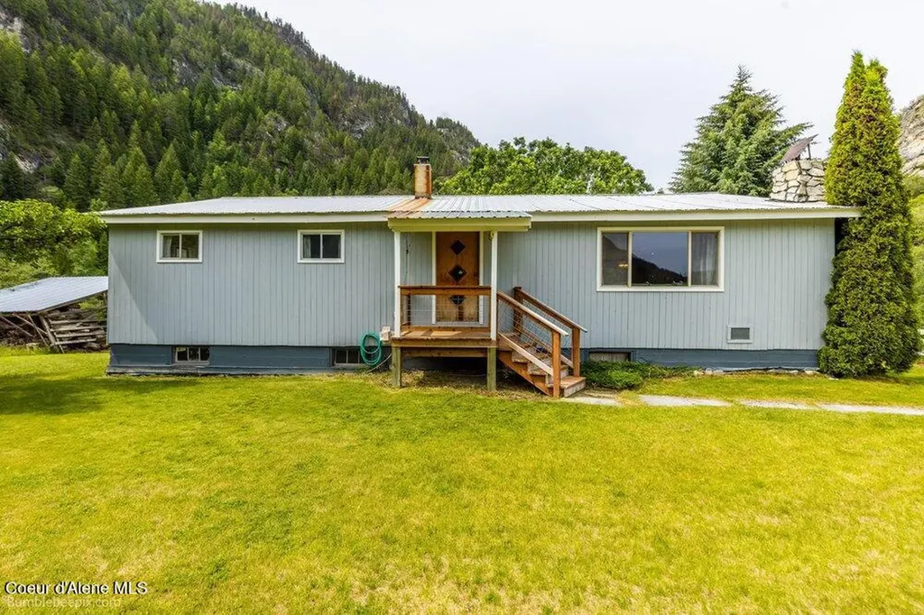 4345 Wilcox Road Northport WA 99157