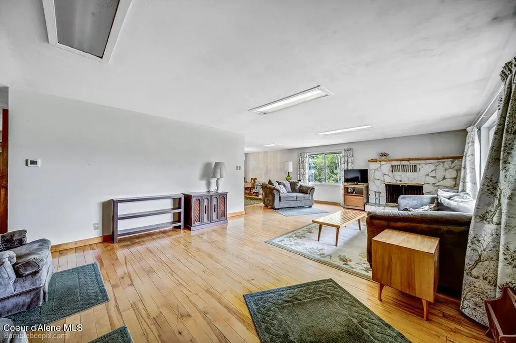 4345 Wilcox Road Northport WA 99157