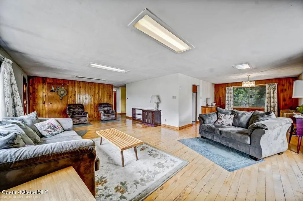 4345 Wilcox Road Northport WA 99157