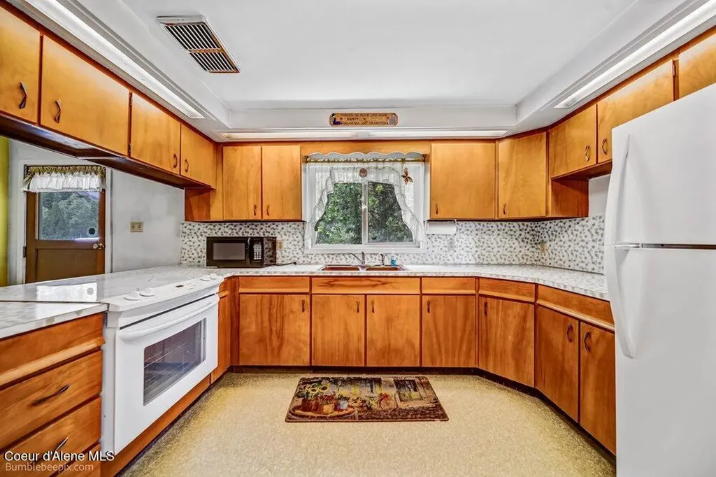 4345 Wilcox Road Northport WA 99157