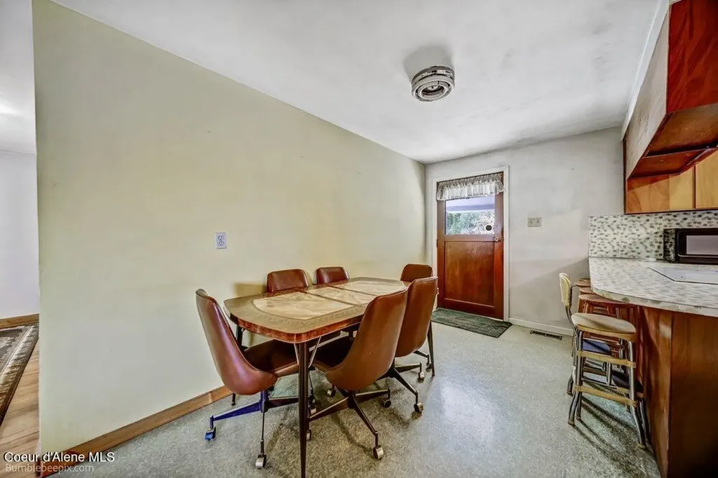 4345 Wilcox Road Northport WA 99157