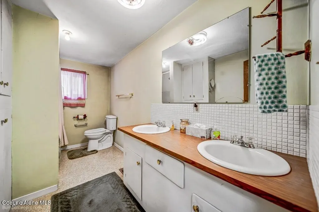 4345 Wilcox Road Northport WA 99157