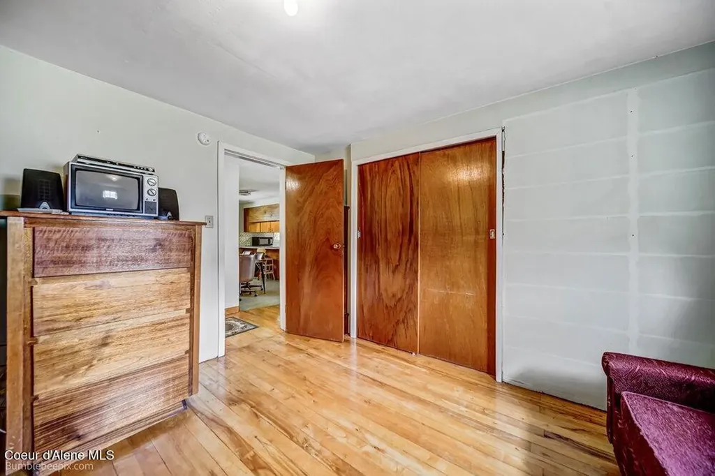 4345 Wilcox Road Northport WA 99157