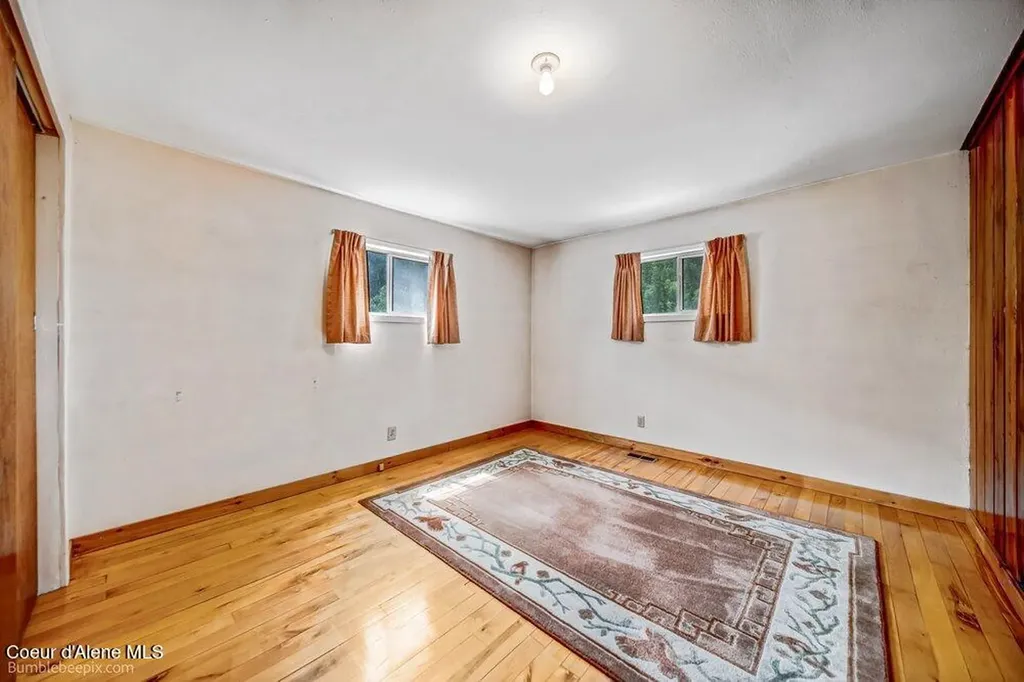 4345 Wilcox Road Northport WA 99157