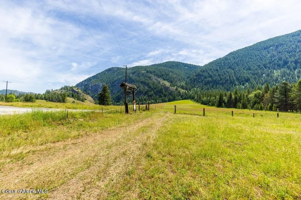 4345 Wilcox Road Northport WA 99157