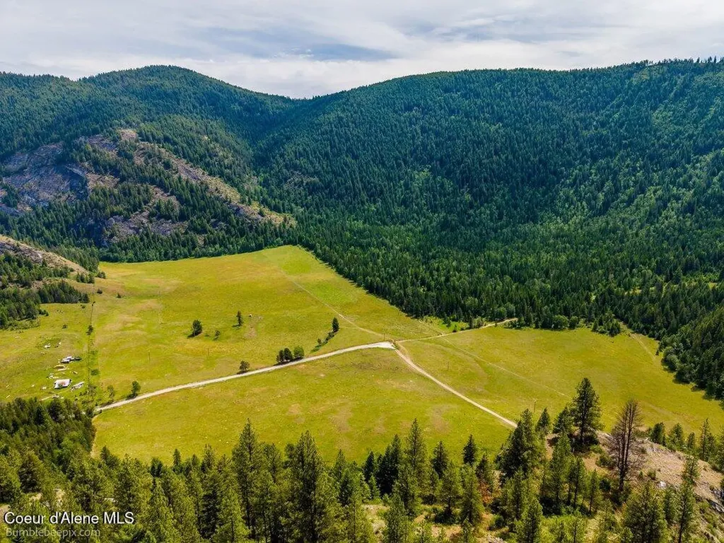 4345 Wilcox Road Northport WA 99157