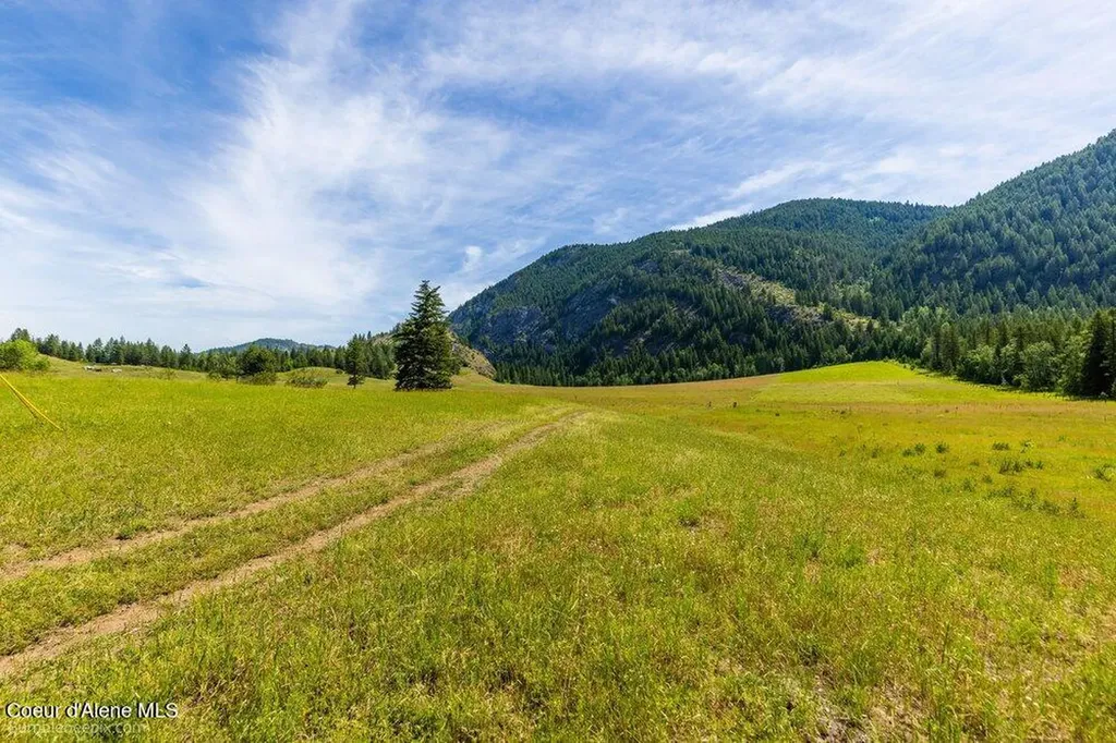 4345 Wilcox Road Northport WA 99157