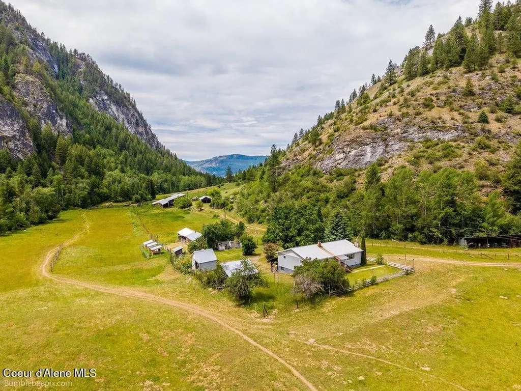 4345 Wilcox Road Northport WA 99157