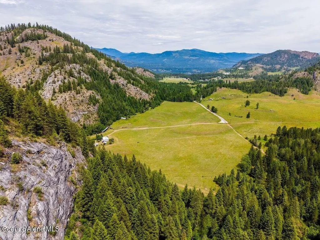 4345 Wilcox Road Northport WA 99157