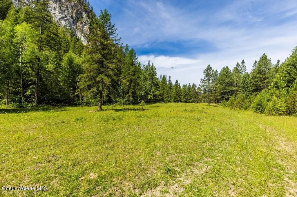 4345 Wilcox Road Northport WA 99157