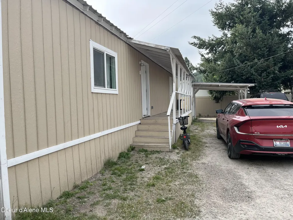 102 N 3rd Street Pinehurst ID 83850