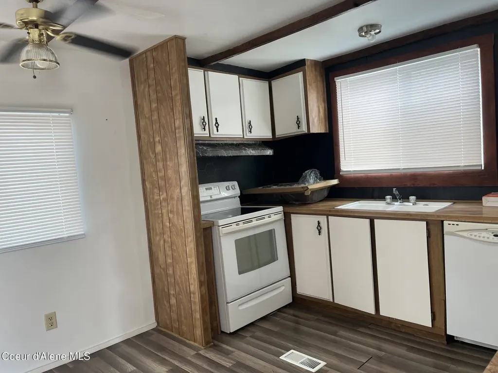 102 N 3rd Street Pinehurst ID 83850