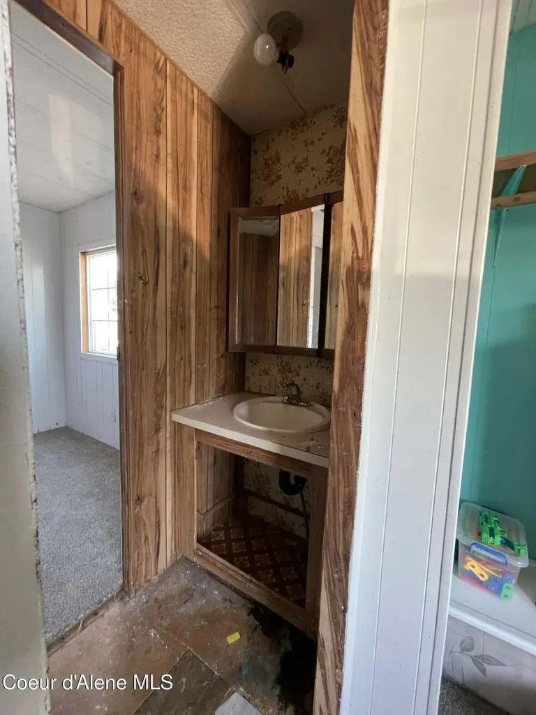 8638 W Park Loop Rathdrum ID 83858