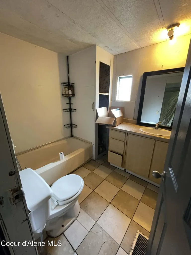 8638 W Park Loop Rathdrum ID 83858