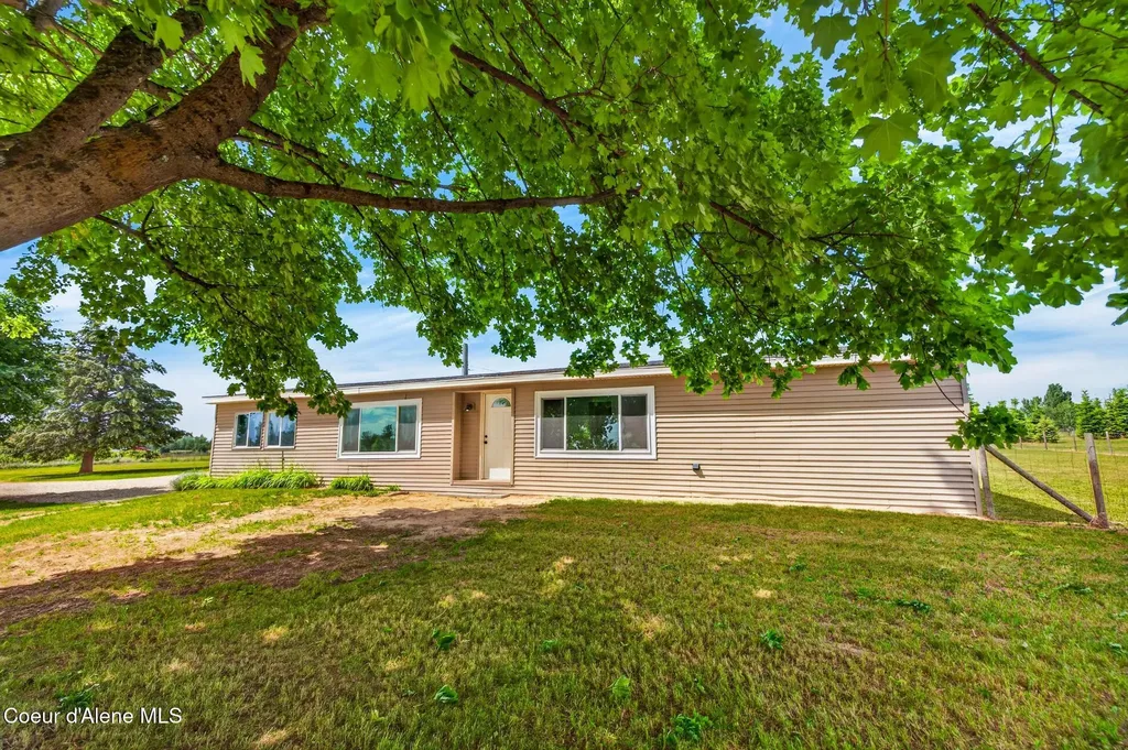 10215 E Day Mt Spokane Road Mead WA 99021