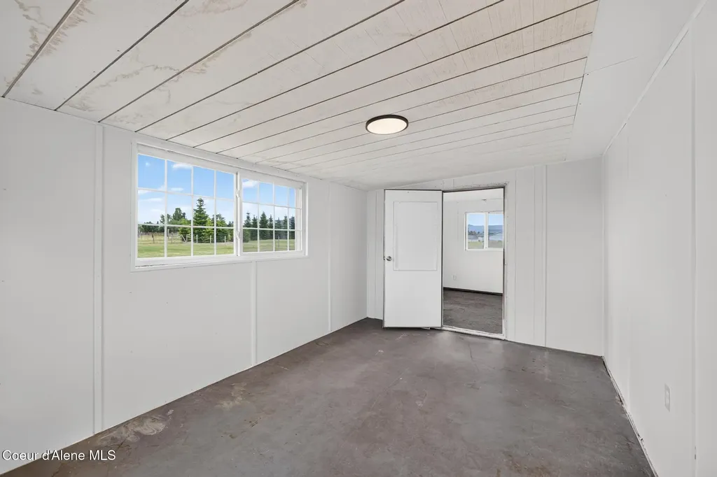 10215 E Day Mt Spokane Road Mead WA 99021