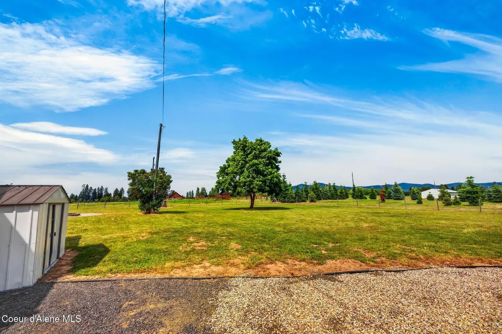 10215 E Day Mt Spokane Road Mead WA 99021