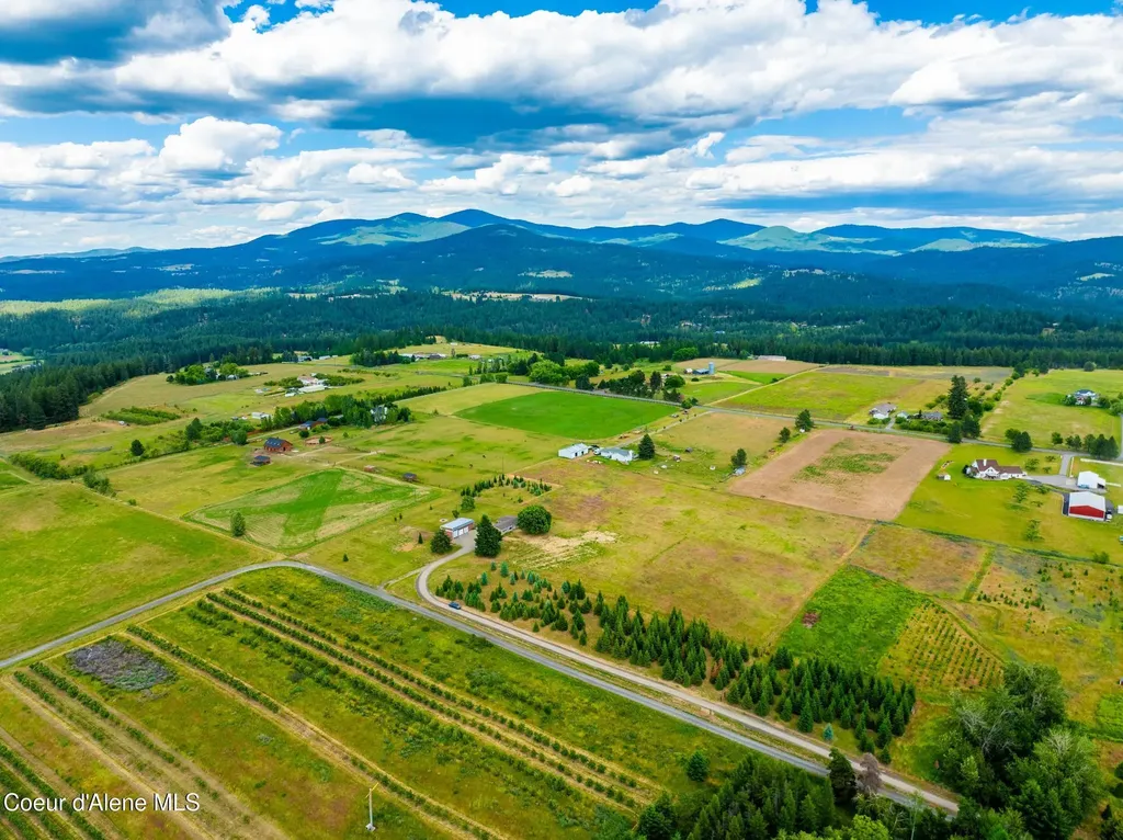10215 E Day Mt Spokane Road Mead WA 99021