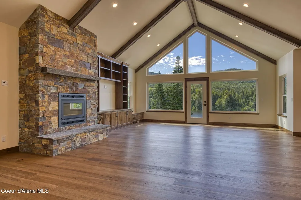 4450 Dufort Road Sagle ID 83860