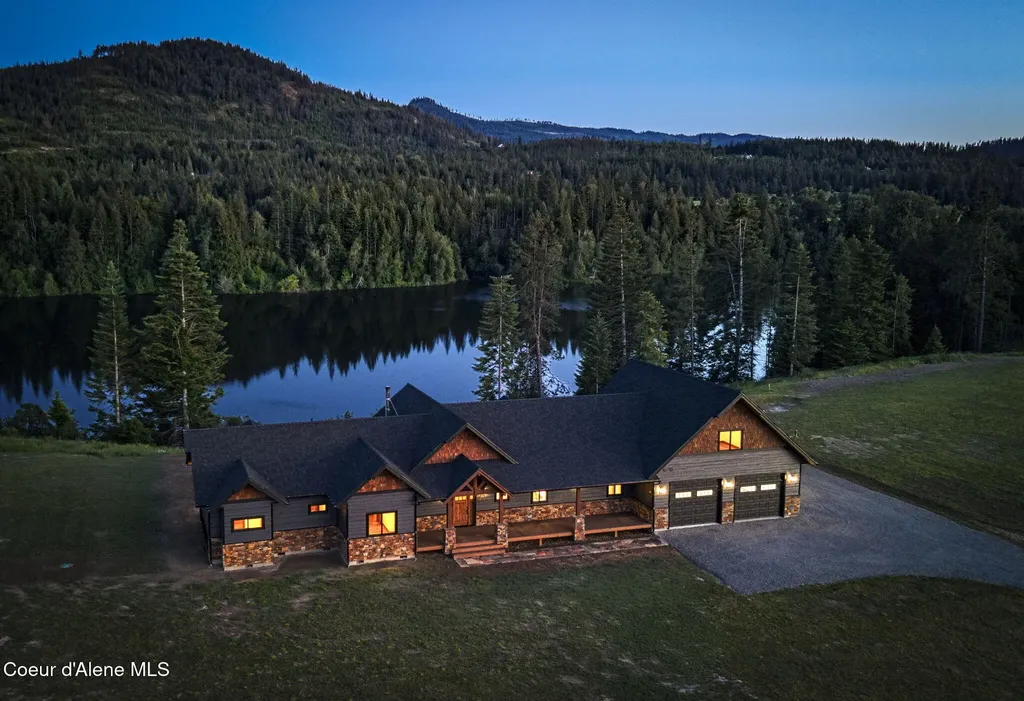 4450 Dufort Road Sagle ID 83860