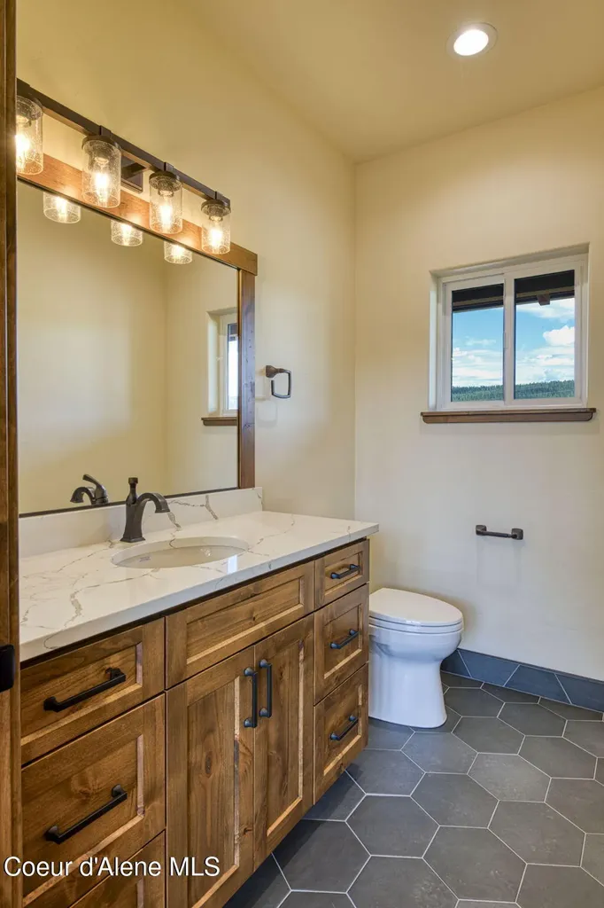 4450 Dufort Road Sagle ID 83860