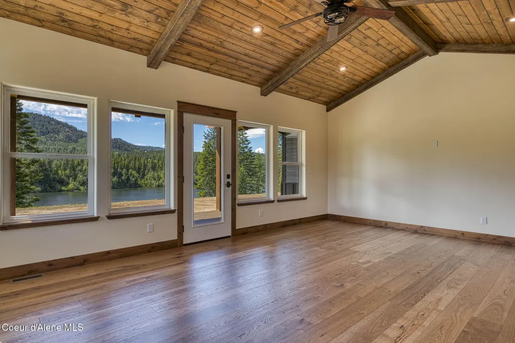 4450 Dufort Road Sagle ID 83860