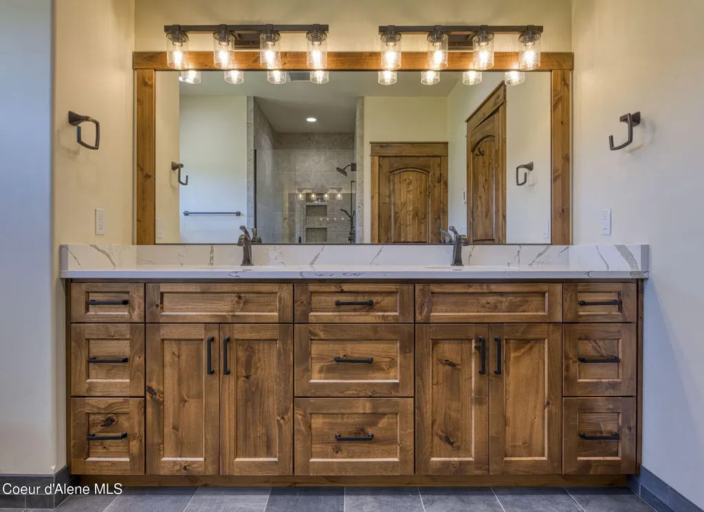 4450 Dufort Road Sagle ID 83860