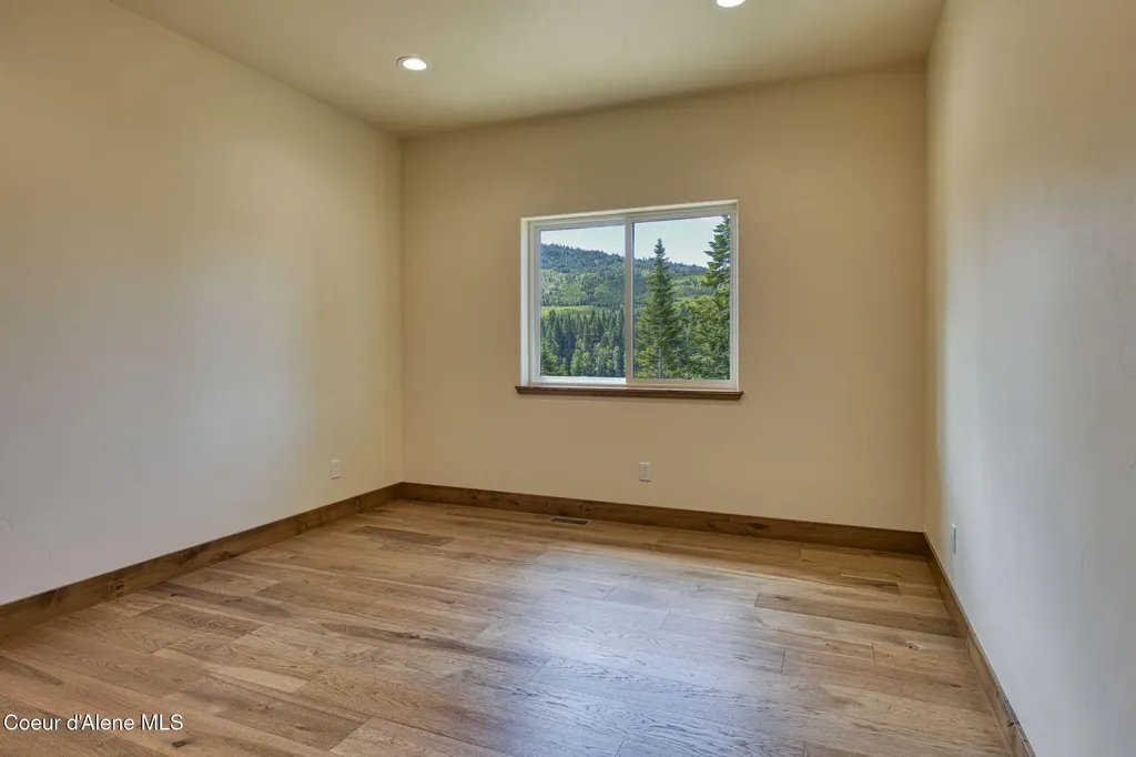 4450 Dufort Road Sagle ID 83860