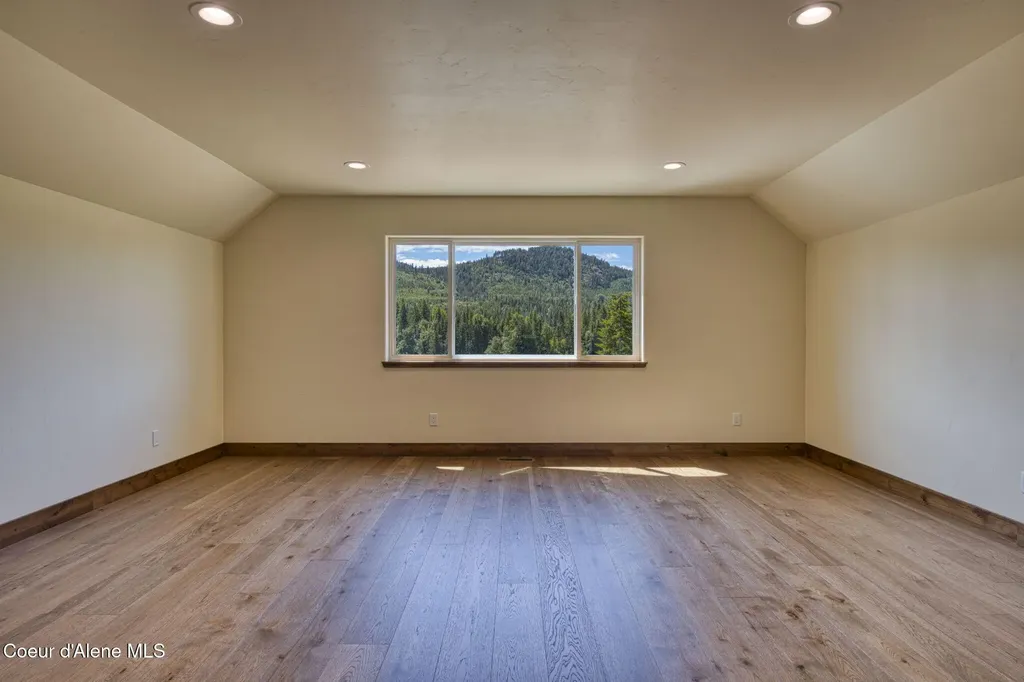 4450 Dufort Road Sagle ID 83860