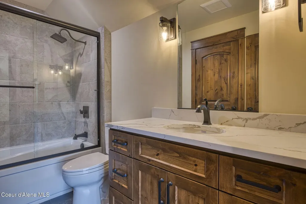 4450 Dufort Road Sagle ID 83860