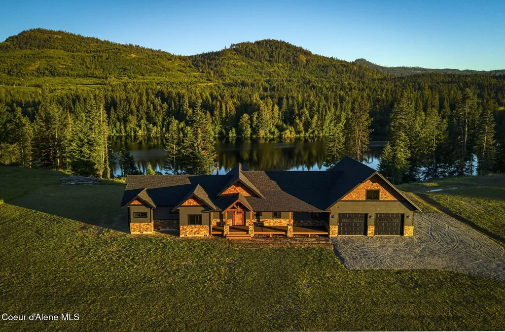 4450 Dufort Road Sagle ID 83860