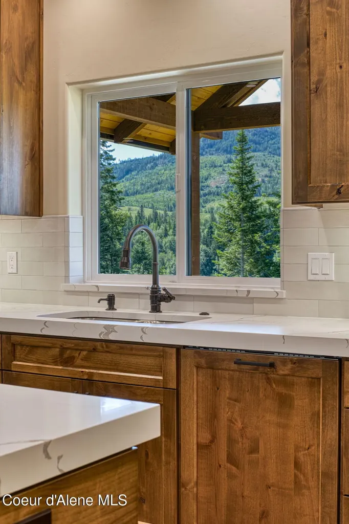 4450 Dufort Road Sagle ID 83860
