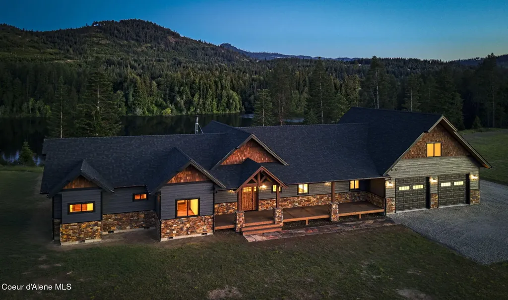 4450 Dufort Road Sagle ID 83860