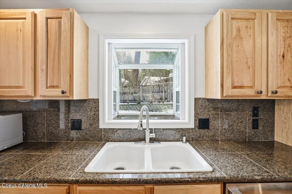 12331 N Avondale Loop Hayden ID 83835
