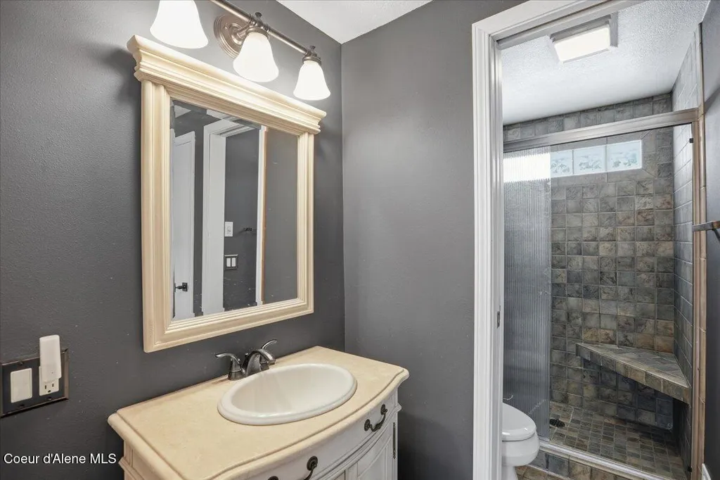 12331 N Avondale Loop Hayden ID 83835