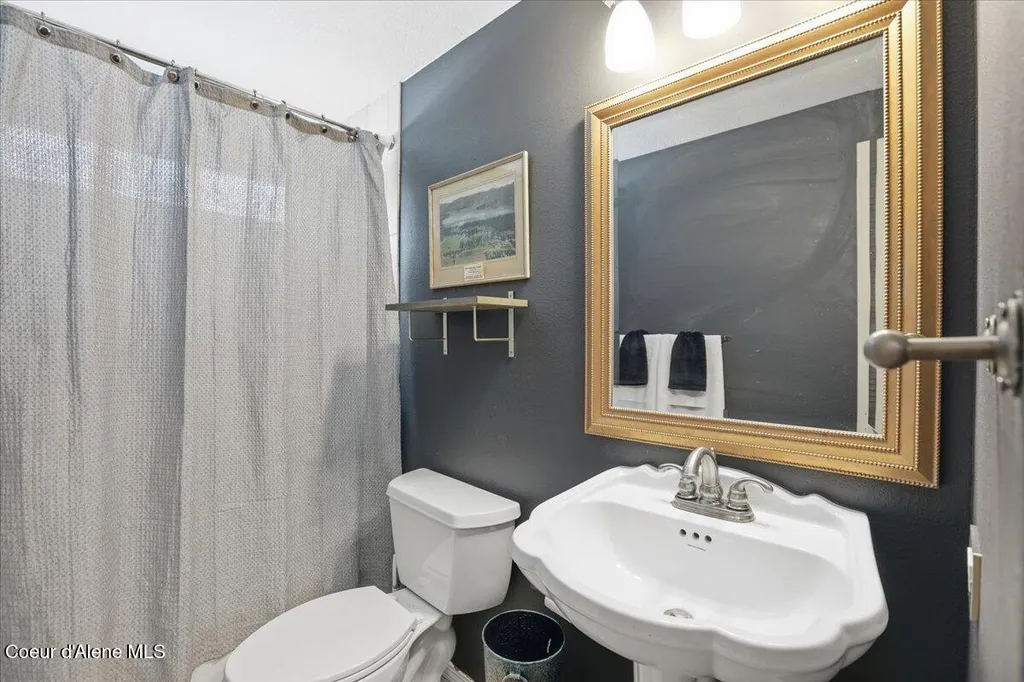 12331 N Avondale Loop Hayden ID 83835