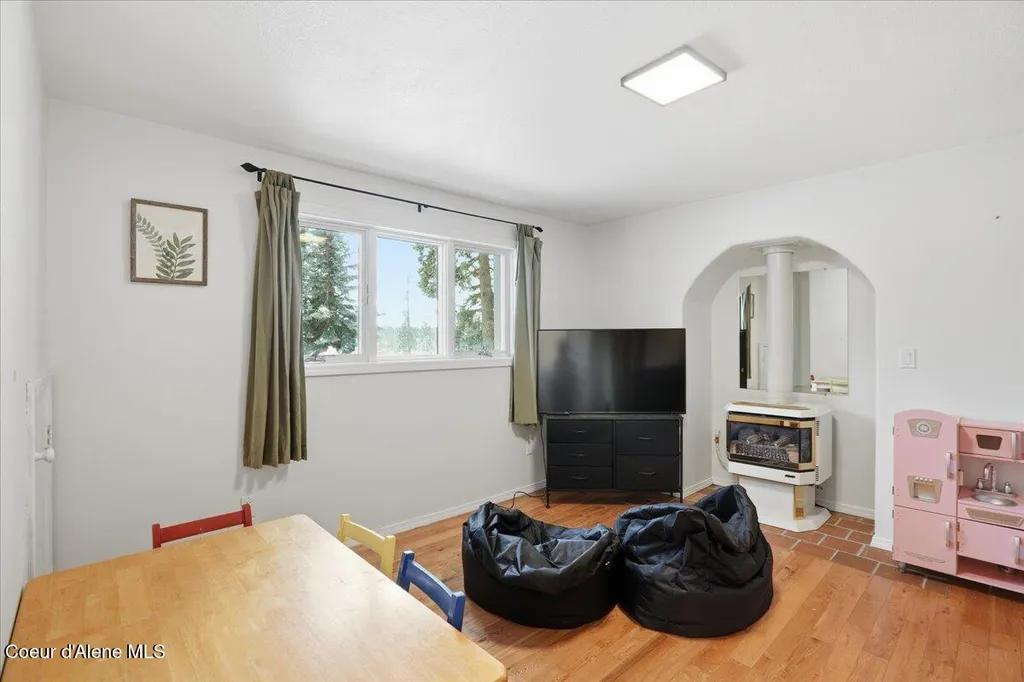 12331 N Avondale Loop Hayden ID 83835