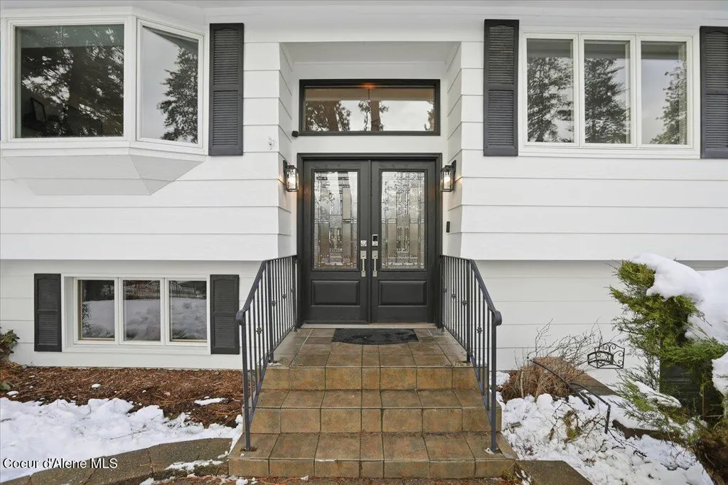 12331 N Avondale Loop Hayden ID 83835